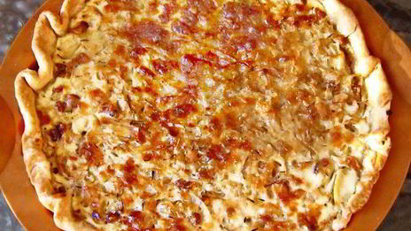 луковый пирог со шпиком и сыром джюгас