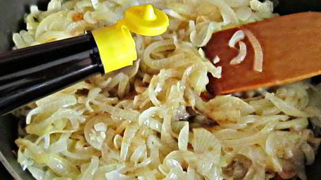 луковый пирог со шпиком и сыром джюгас