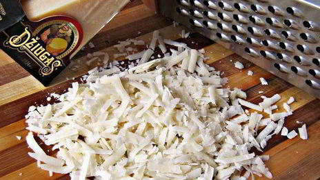 луковый пирог со шпиком и сыром джюгас