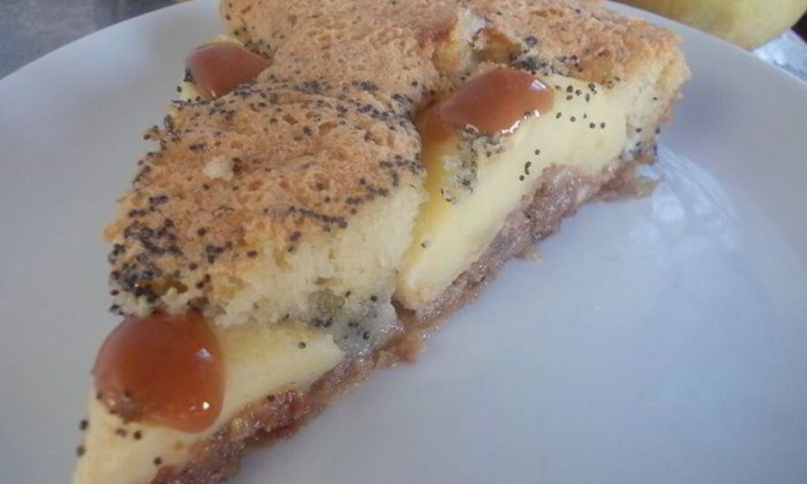 Рецепт макового пирога с карамельными яблочками