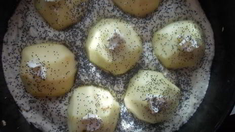 маковый пирог с карамельными яблочками