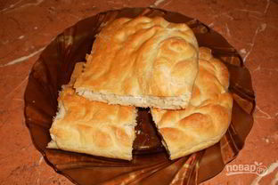 Пирог из пирожкового теста с фаршем