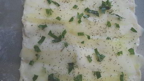 пирог-ролл с цукини и базиликом