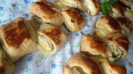 пирог-ролл с цукини и базиликом