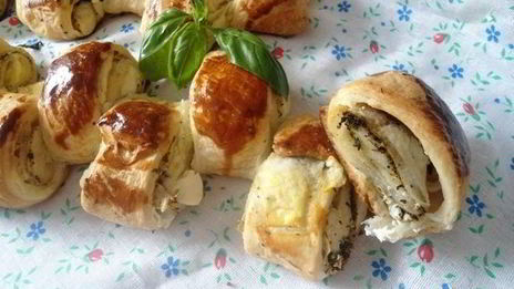 пирог-ролл с цукини и базиликом