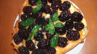 Пирог с ежевикой и мятой