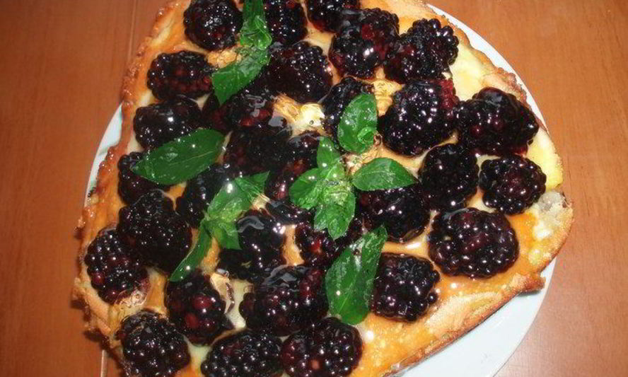 Рецепт пирога с ежевикой и мятой