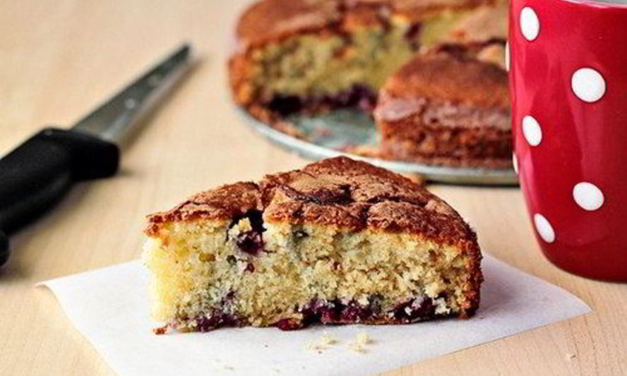 Рецепт пирога с малиной на кислом молоке