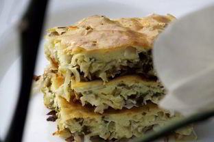 Пирог с молодой капустой и зеленью