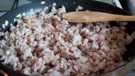 пирог с мясом и сыром