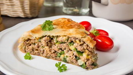 пирог с мясом и сыром