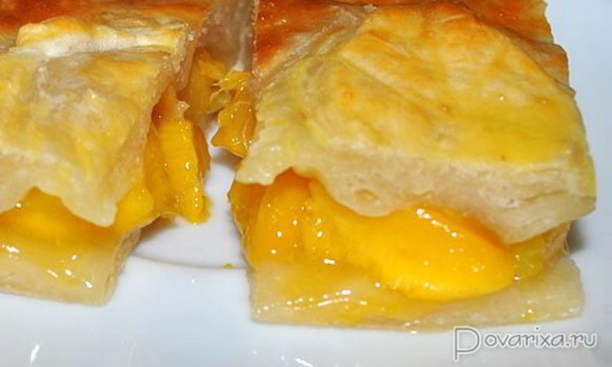 Рецепт пирога с персиками из слоеного теста