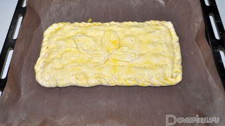 пирог с персиками из слоеного теста