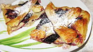 Пирог с повидлом из слоеного теста