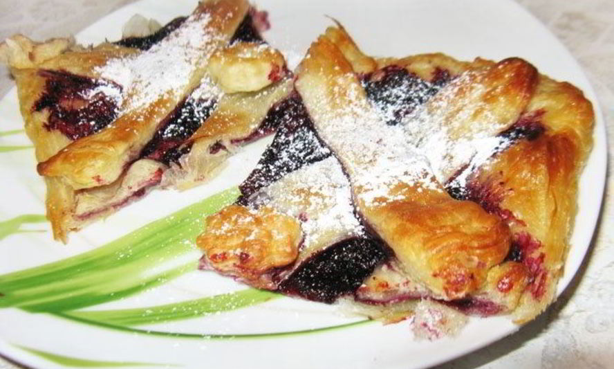 Рецепт пирога с повидлом из слоеного теста