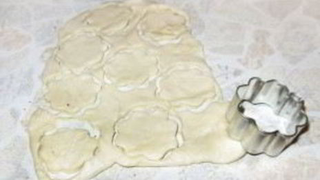 пирог с повидлом из слоеного теста