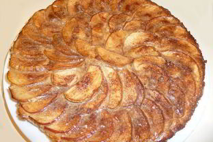 Пирог с яблоками и корицей