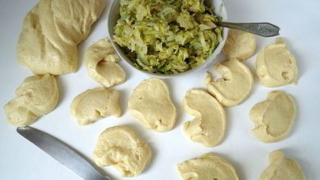 пироги с молодой капустой