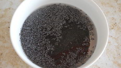 сдобный пирог с вишнями и маком