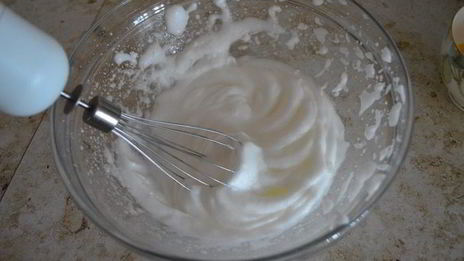 сдобный пирог с вишнями и маком