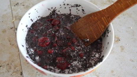 сдобный пирог с вишнями и маком