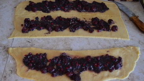 сдобный пирог с вишнями и маком