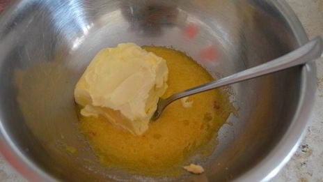 сдобный пирог с вишнями и маком