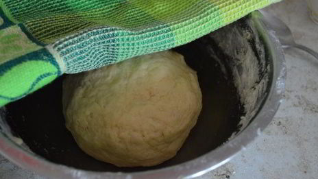 сдобный пирог с вишнями и маком