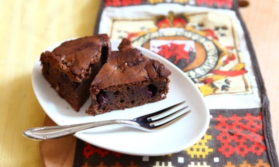 Рецепт шоколадного пирога с вишней и перцем
