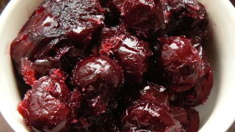 шоколадный пирог с вишней и перцем