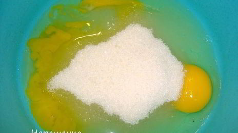 творожный пирог с персиками