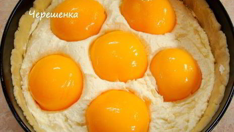 творожный пирог с персиками
