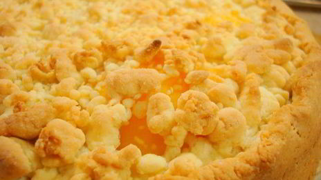 творожный пирог с персиками