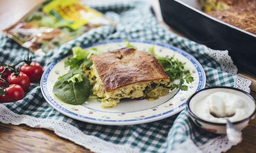 Рецепт заливного пирога с молодой капустой и яйцом