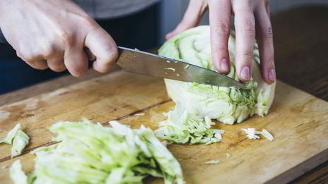 заливной пирог с молодой капустой и яйцом