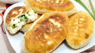 Быстрые пирожки с яйцом и зеленым луком
