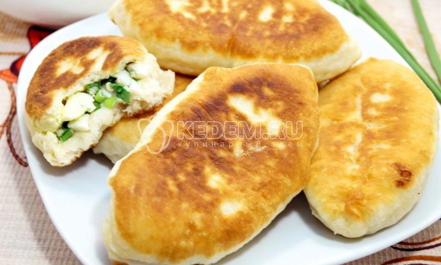 Рецепт быстрых пирожков с яйцом и зеленым луком