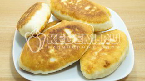 быстрые пирожки с яйцом и зеленым луком