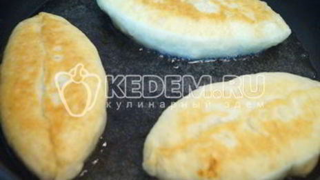 быстрые пирожки с яйцом и зеленым луком