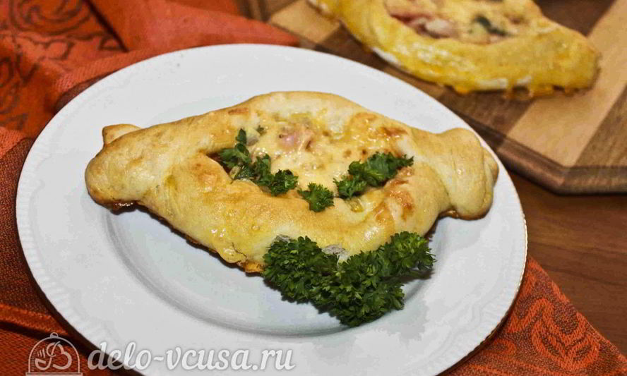 Рецепт дрожжевых пирожков с колбасой и сыром