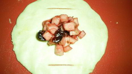 хмельные пирожки с яблочно-смородиновой начинкой