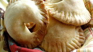 Легкие пирожки с курицей и сыром