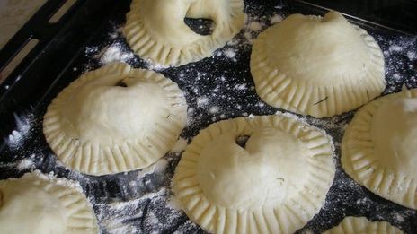 легкие пирожки с курицей и сыром