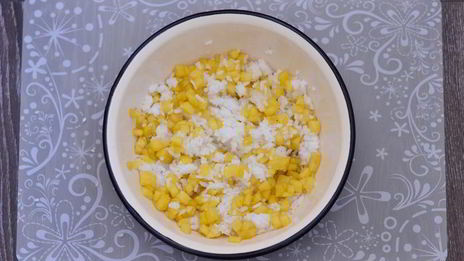 пирожки из тончайшего теста с яблочным рисом