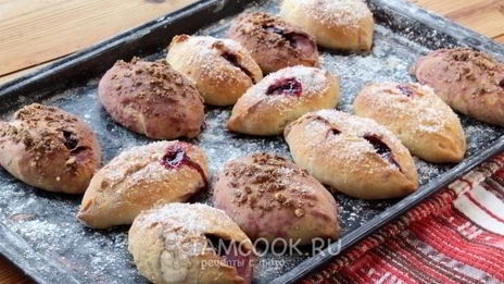 пирожки на молоке с вишней