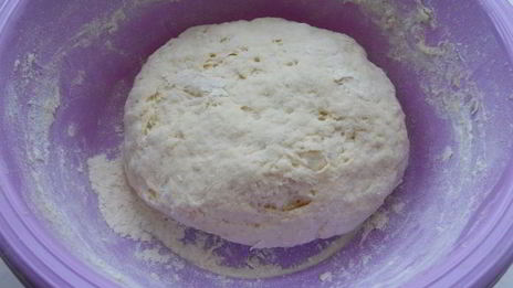 пирожки погача с колбасой и сыром