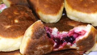 Пирожки с черной смородиной