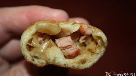 пирожки с капустой и сосисками