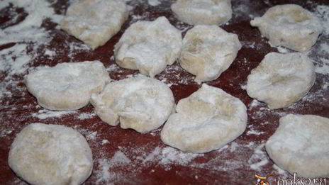 пирожки с капустой и сосисками