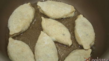 пирожки с капустой и сосисками